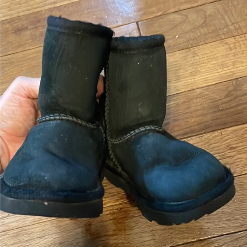 UGG Black classic boots for size 6 toddler